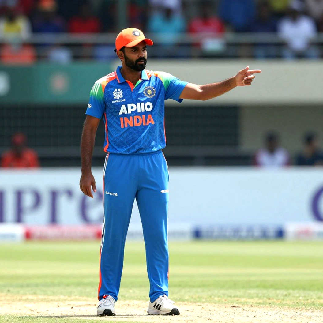 আটটার শুরু ও শিশিরের অসম হিসাব: নিউজিল্যান্ডে চেজিং-সুবিধা কতটা বাস্তব, কতটা টসের ভাগ